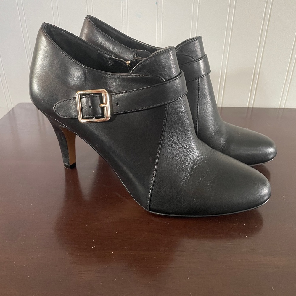 Vintage look heeled booties